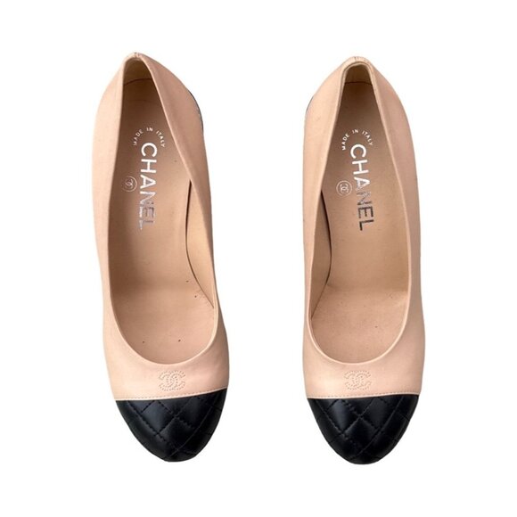 Chanel lambskin pearl cap toe pumps size 38 - Picture 1 of 11